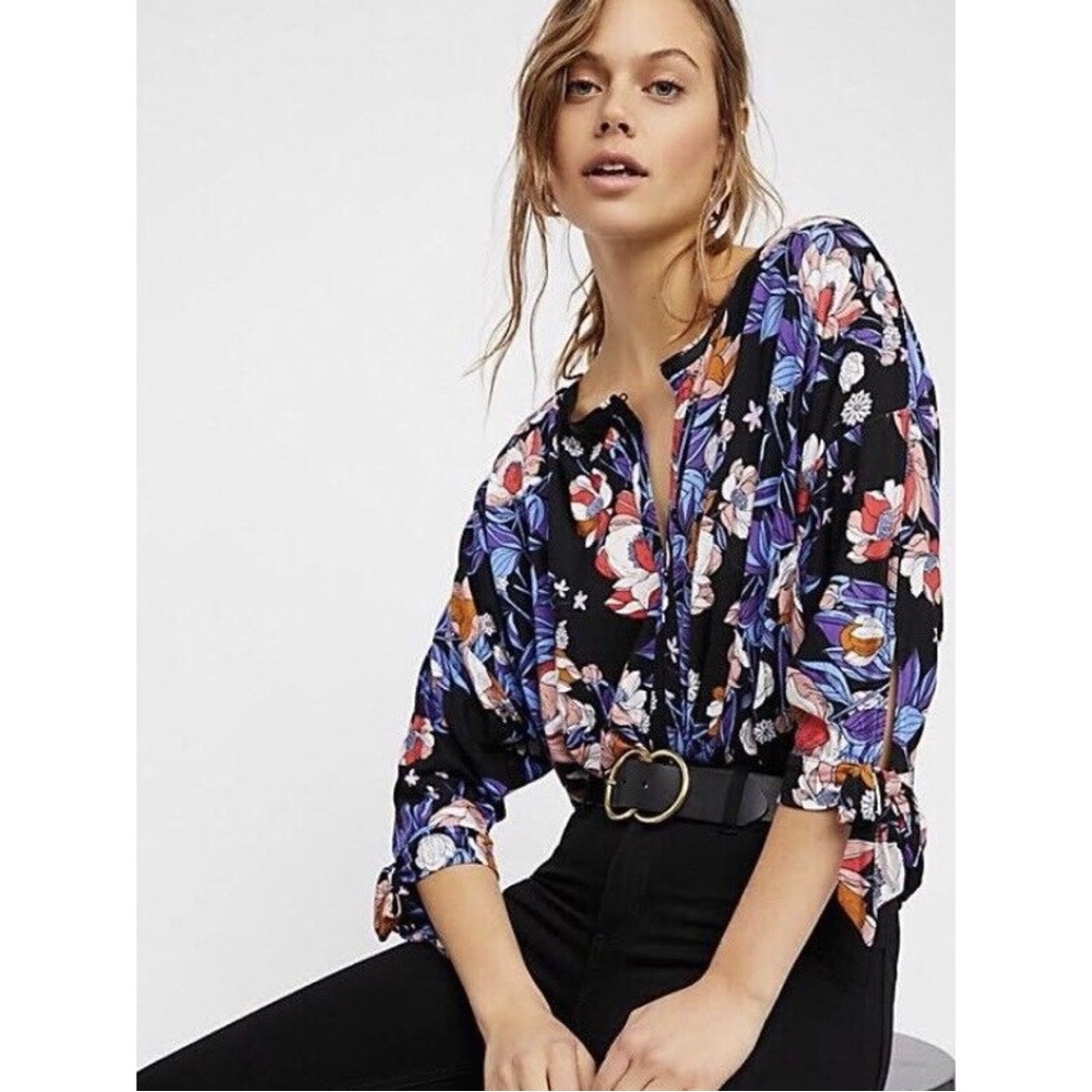 Free People “Keepin’ On” black floral print front-twist high-low top (medium)
